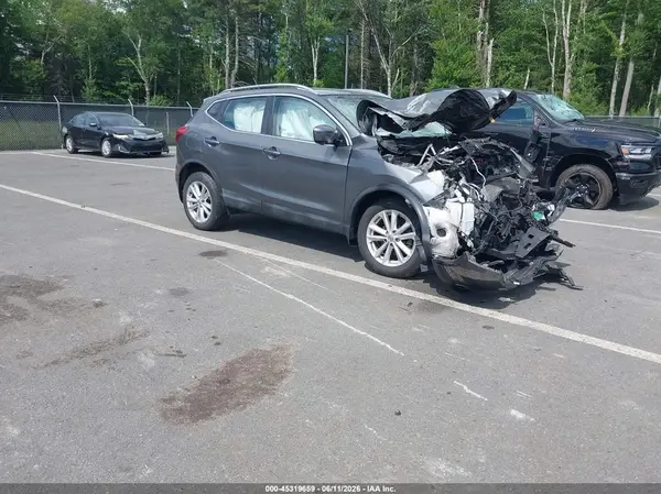 JN1BJ1CR2JW205374 2018 NISSAN ROGUE - Image 1