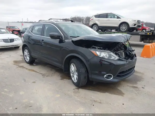 JN1BJ1CR2JW205973 2018 NISSAN ROGUE - Image 1
