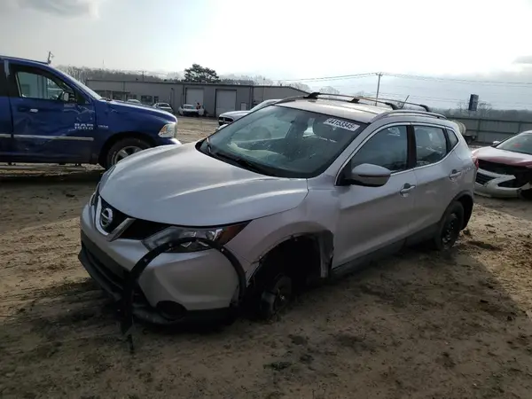 JN1BJ1CR2JW207304 2018 NISSAN ROGUE - Image 1