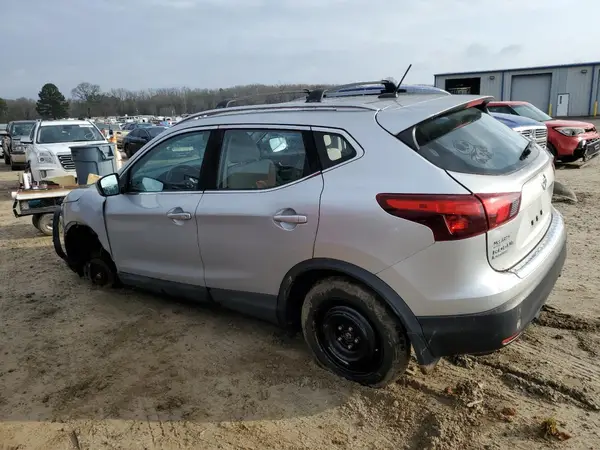 JN1BJ1CR2JW207304 2018 NISSAN ROGUE - Image 2