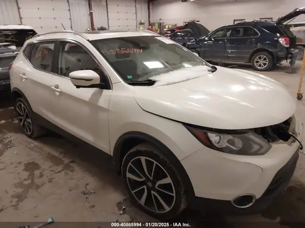 JN1BJ1CR2JW210283 2018 NISSAN ROGUE - Image 1