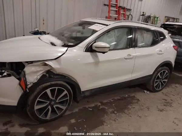 JN1BJ1CR2JW210283 2018 NISSAN ROGUE - Image 2