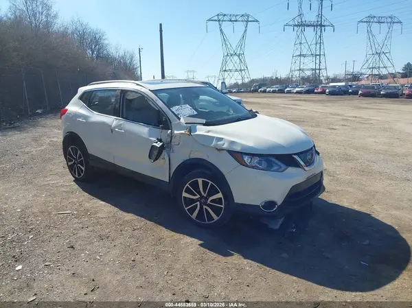 JN1BJ1CR2JW210803 2018 NISSAN ROGUE - Image 1
