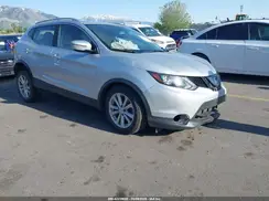 JN1BJ1CR2JW250749 2018 NISSAN ROGUE