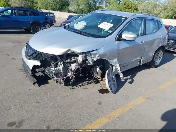 JN1BJ1CR2JW250749 2018 NISSAN ROGUE - Image 2