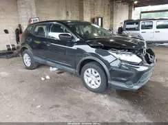 JN1BJ1CR2JW250976 2018 NISSAN ROGUE
