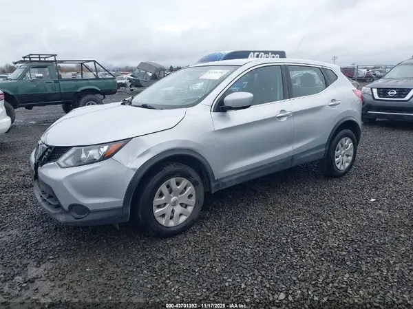 JN1BJ1CR2JW264232 2018 NISSAN ROGUE - Image 2