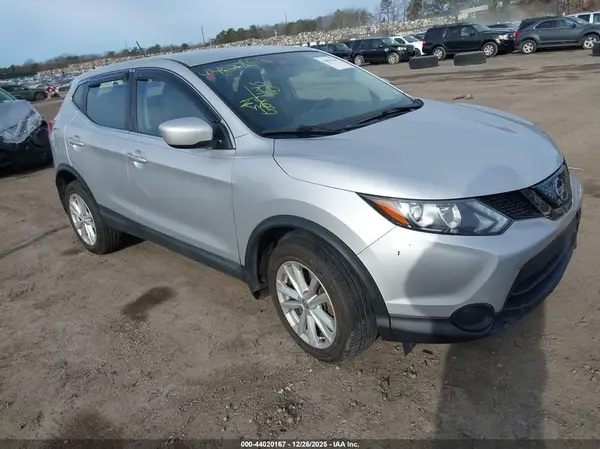 JN1BJ1CR2JW265560 2018 NISSAN ROGUE - Image 1