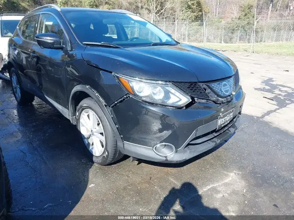 JN1BJ1CR2JW280656 2018 NISSAN ROGUE - Image 1
