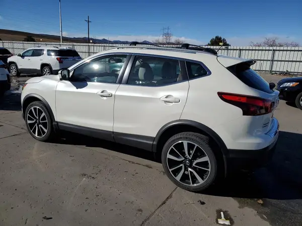JN1BJ1CR2JW283993 2018 NISSAN ROGUE - Image 2