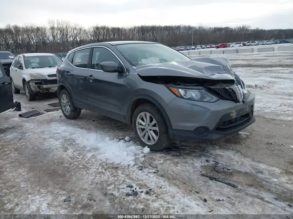 JN1BJ1CR2JW286439 2018 NISSAN ROGUE - Image 1