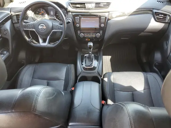 JN1BJ1CR2JW286697 2018 NISSAN ROGUE - Image 8