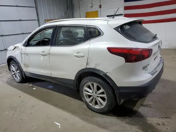 JN1BJ1CR2JW289101 2018 NISSAN ROGUE - Image 2