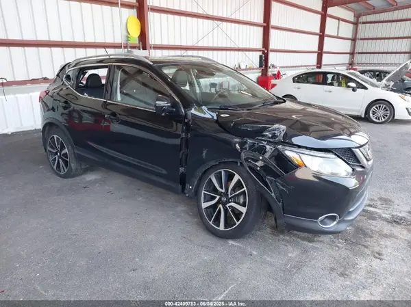 JN1BJ1CR2JW600090 2018 NISSAN ROGUE - Image 1