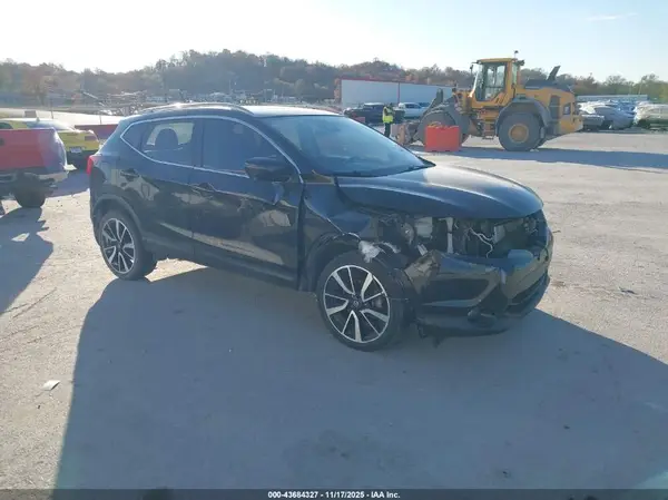JN1BJ1CR2JW600901 2018 NISSAN ROGUE - Image 1