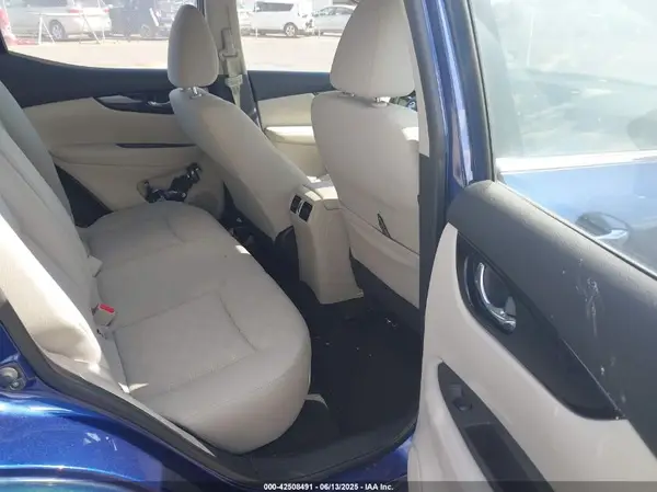 JN1BJ1CR2KW332868 2019 NISSAN ROGUE - Image 8