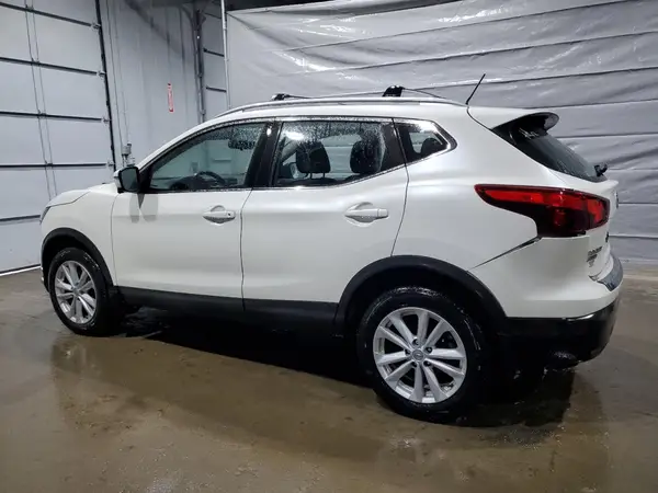 JN1BJ1CR3HW100692 2017 NISSAN ROGUE - Image 2