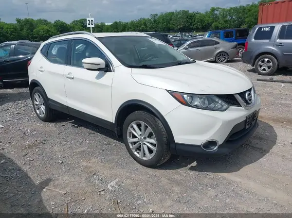 JN1BJ1CR3HW100711 2017 NISSAN ROGUE - Image 1
