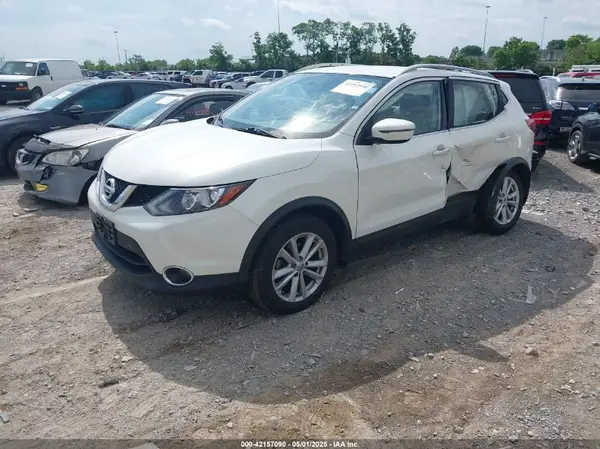 JN1BJ1CR3HW100711 2017 NISSAN ROGUE - Image 2