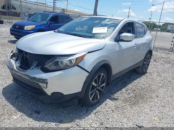 JN1BJ1CR3HW100773 2017 NISSAN ROGUE - Image 2