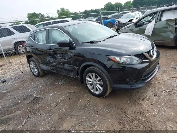 JN1BJ1CR3HW101213 2017 NISSAN ROGUE - Image 1