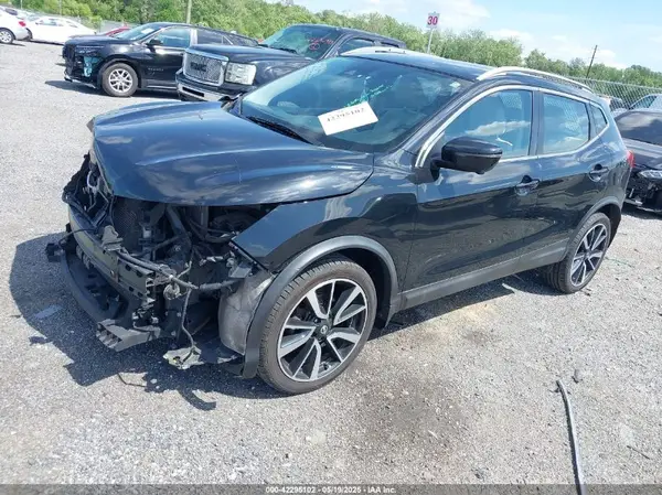 JN1BJ1CR3HW101356 2017 NISSAN ROGUE - Image 2