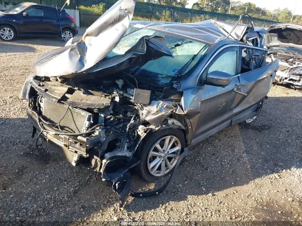 JN1BJ1CR3HW102829 2017 NISSAN ROGUE - Image 2