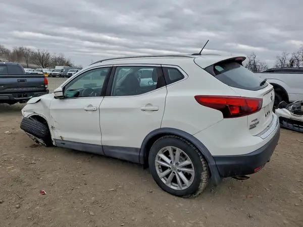 JN1BJ1CR3HW104287 2017 NISSAN ROGUE - Image 2