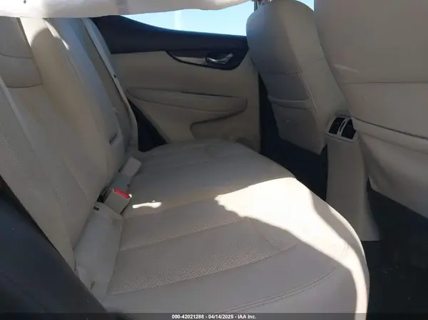 JN1BJ1CR3HW108985 2017 NISSAN ROGUE - Image 8