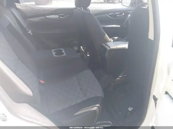 JN1BJ1CR3HW111448 2017 NISSAN ROGUE - Image 8