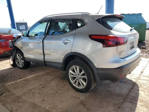JN1BJ1CR3HW111885 2017 NISSAN ROGUE - Image 2