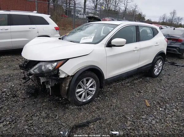 JN1BJ1CR3HW112258 2017 NISSAN ROGUE - Image 2