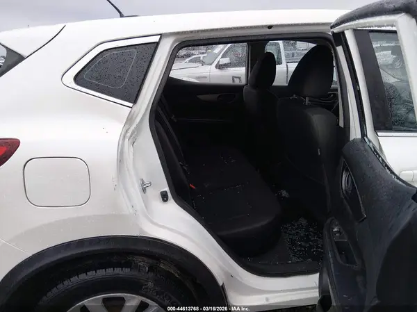 JN1BJ1CR3HW112258 2017 NISSAN ROGUE - Image 8