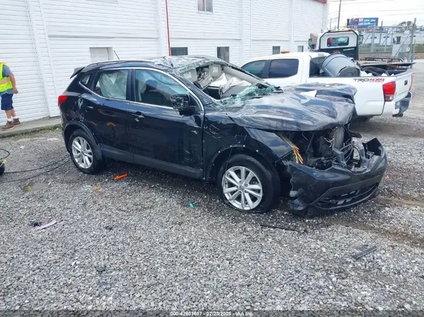 JN1BJ1CR3HW112714 2017 NISSAN ROGUE - Image 1