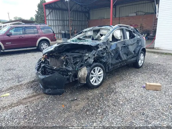 JN1BJ1CR3HW112714 2017 NISSAN ROGUE - Image 2