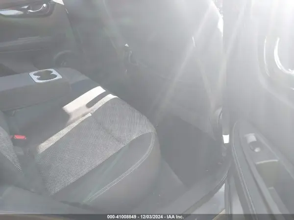 JN1BJ1CR3HW113216 2017 NISSAN ROGUE - Image 8