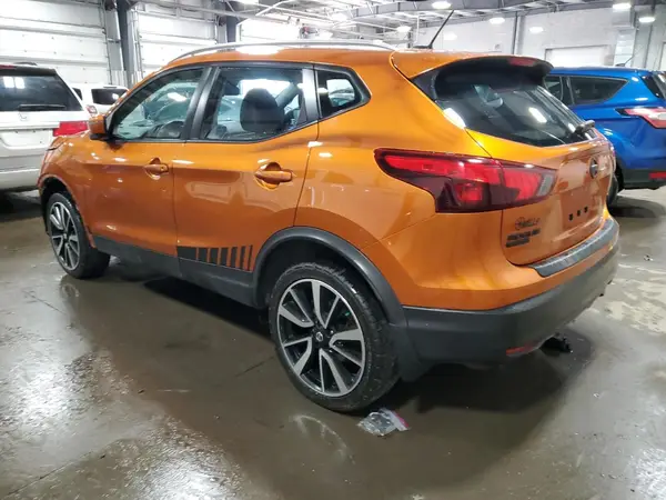JN1BJ1CR3HW113880 2017 NISSAN ROGUE - Image 2