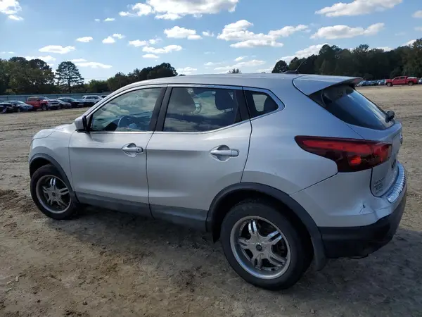 JN1BJ1CR3HW114446 2017 NISSAN ROGUE - Image 2