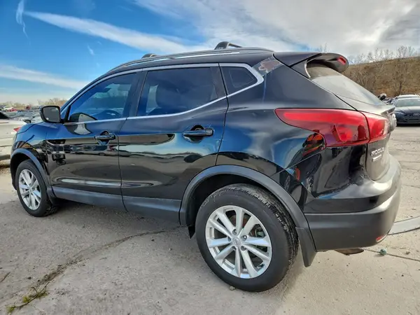 JN1BJ1CR3HW115404 2017 NISSAN ROGUE - Image 2
