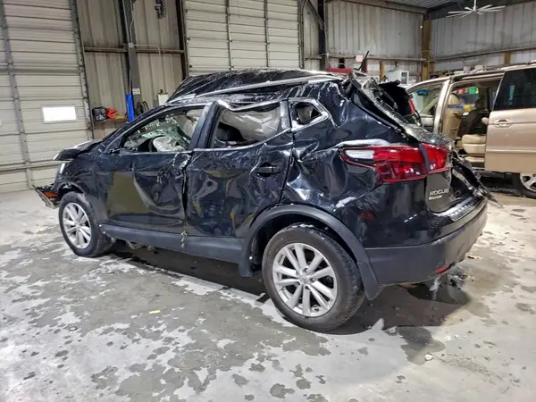 JN1BJ1CR3HW118660 2017 NISSAN ROGUE - Image 2