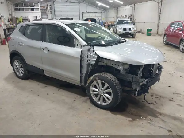 JN1BJ1CR3HW118979 2017 NISSAN ROGUE - Image 1