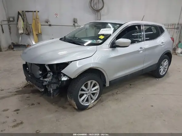 JN1BJ1CR3HW118979 2017 NISSAN ROGUE - Image 2
