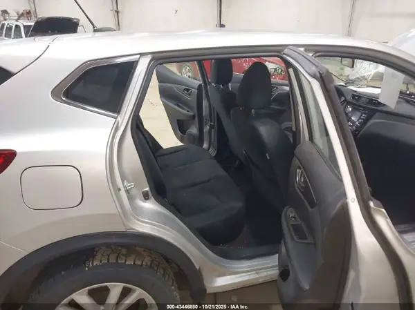 JN1BJ1CR3HW118979 2017 NISSAN ROGUE - Image 8