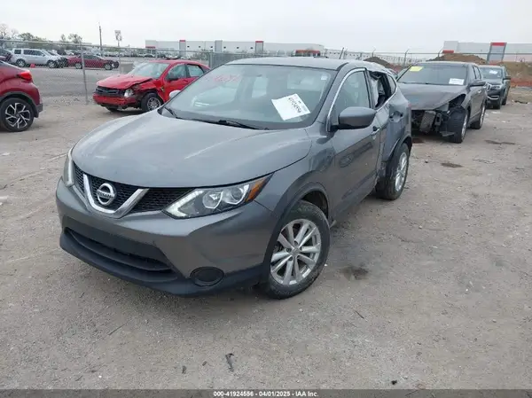 JN1BJ1CR3HW122188 2017 NISSAN ROGUE - Image 2