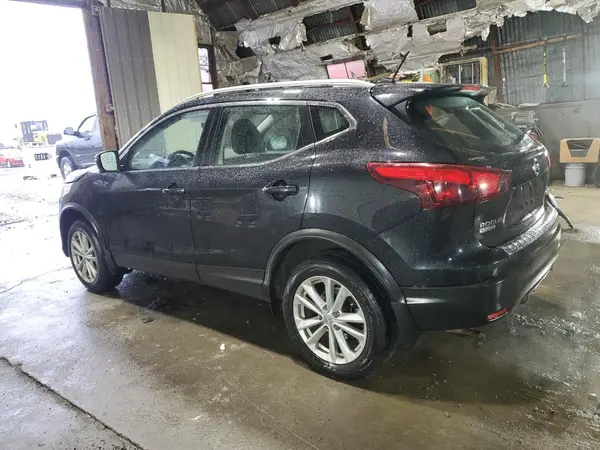 JN1BJ1CR3HW127570 2017 NISSAN ROGUE - Image 2
