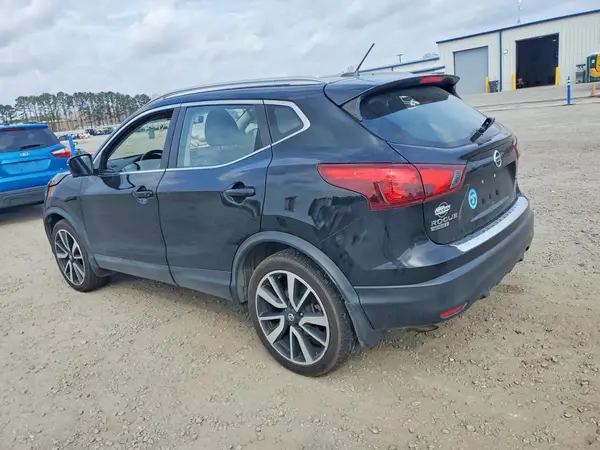 JN1BJ1CR3HW130677 2017 NISSAN ROGUE - Image 2