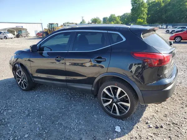 JN1BJ1CR3HW131215 2017 NISSAN ROGUE - Image 2
