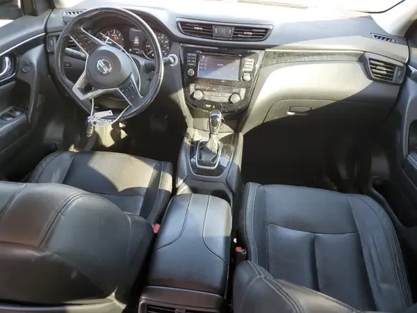 JN1BJ1CR3HW131215 2017 NISSAN ROGUE - Image 8