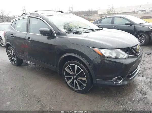 JN1BJ1CR3HW132445 2017 NISSAN ROGUE - Image 1