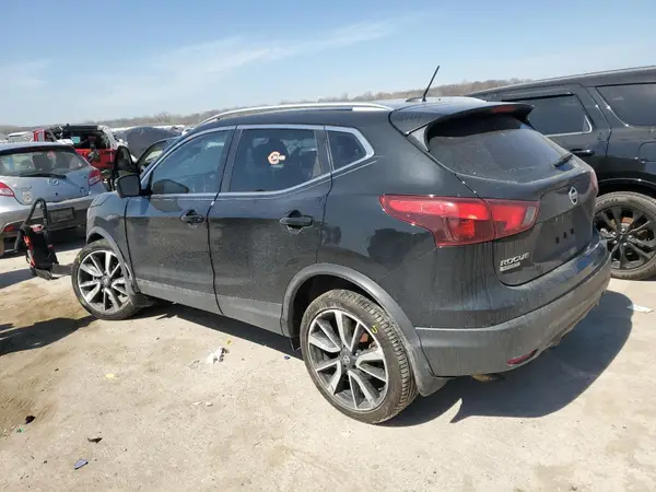 JN1BJ1CR3HW133658 2017 NISSAN ROGUE - Image 2